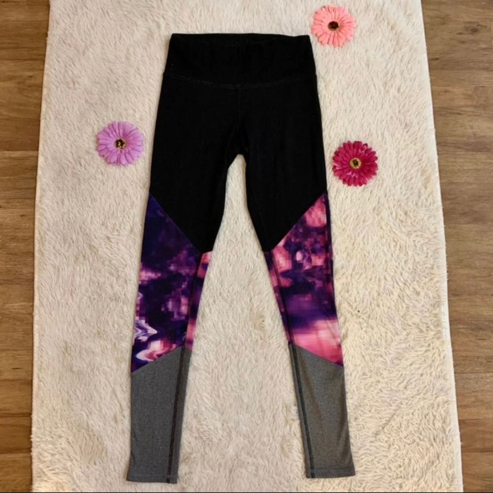 Athletic paneled leggings